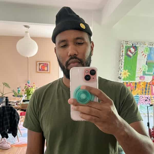 files/Man_taking_mirror_selfie_202605011110_1.jpg